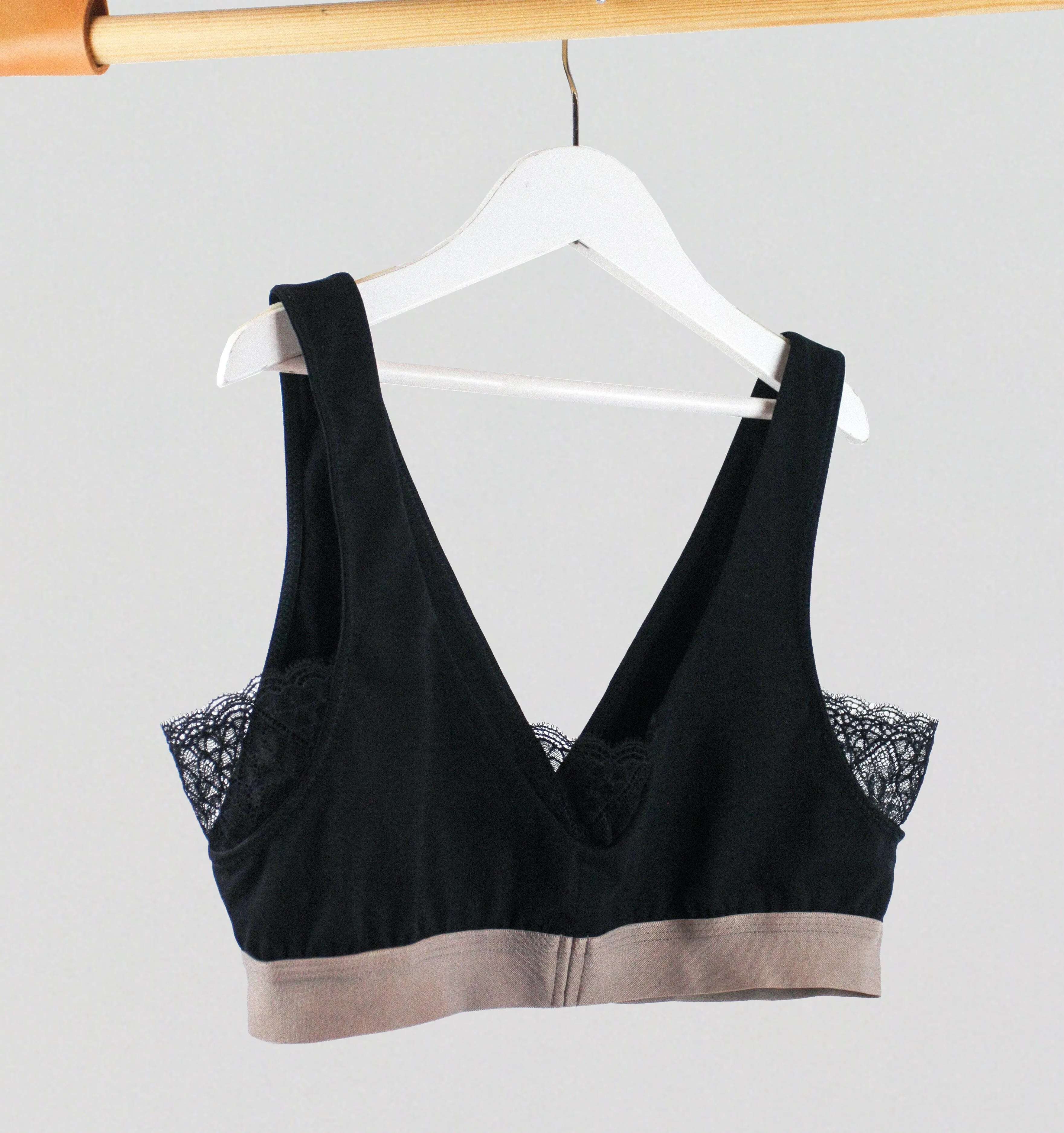 Lace insert crop [Black/Taupe]